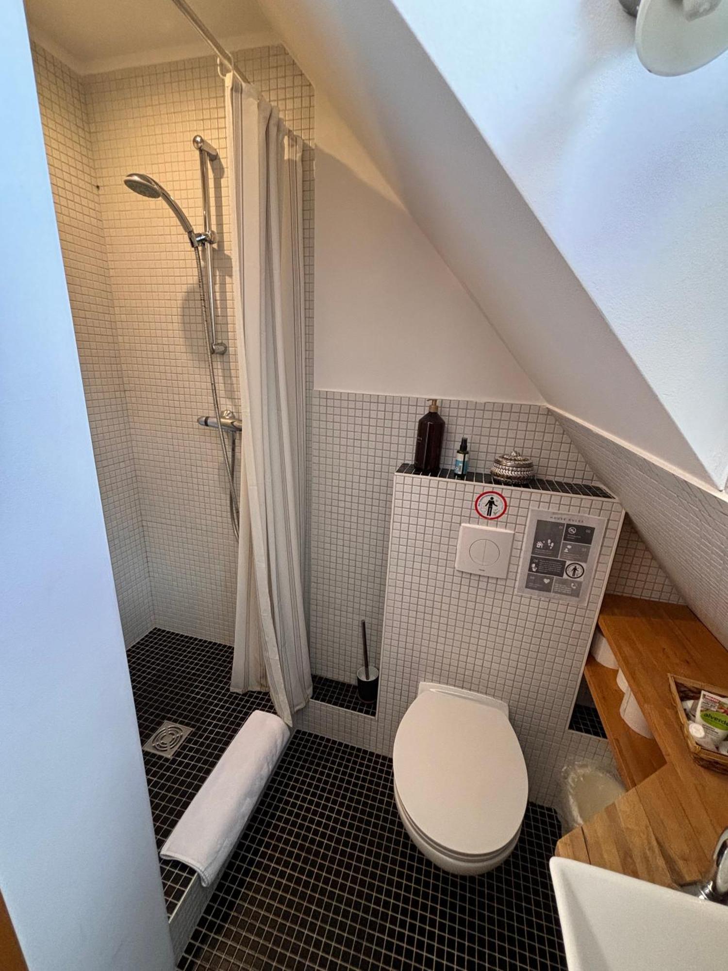 Messe, Uniklinikum, Grugapark - Charmante Mit Dachterrasse In Guter Lage Apartment *